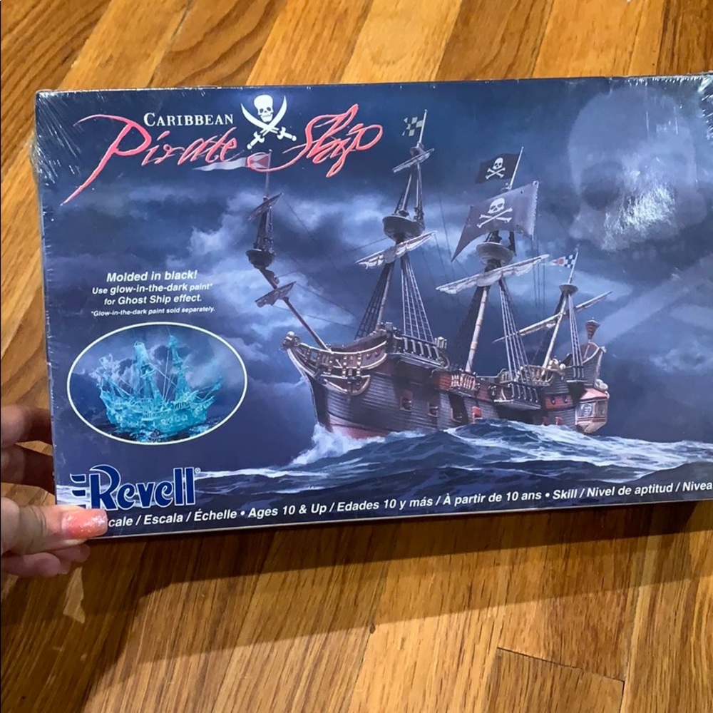 Revell 1:72 Caribbean pirate ship